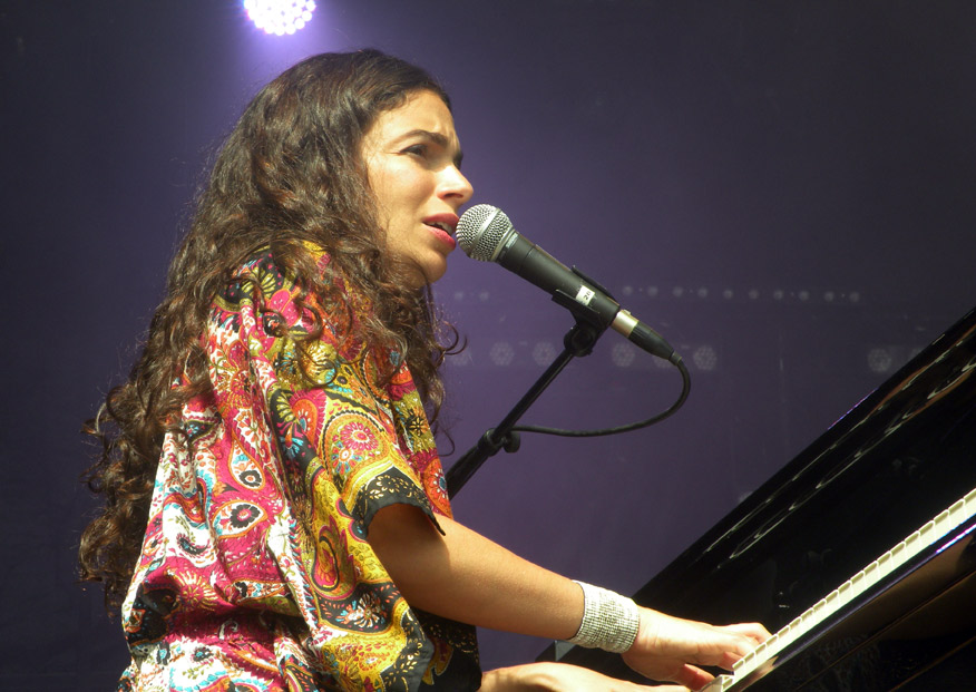 Image Dimanche - Yael Naim