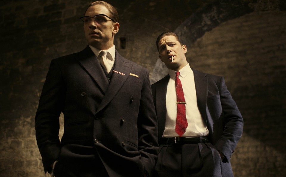 Hauptdarsteller Tom Hardy in seiner Doppelrolle als Reggie und Ron Kray