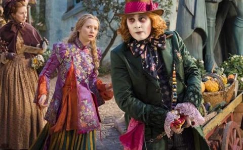 Alice-Through-The-Looking-Glass-International-Trailer-600x381